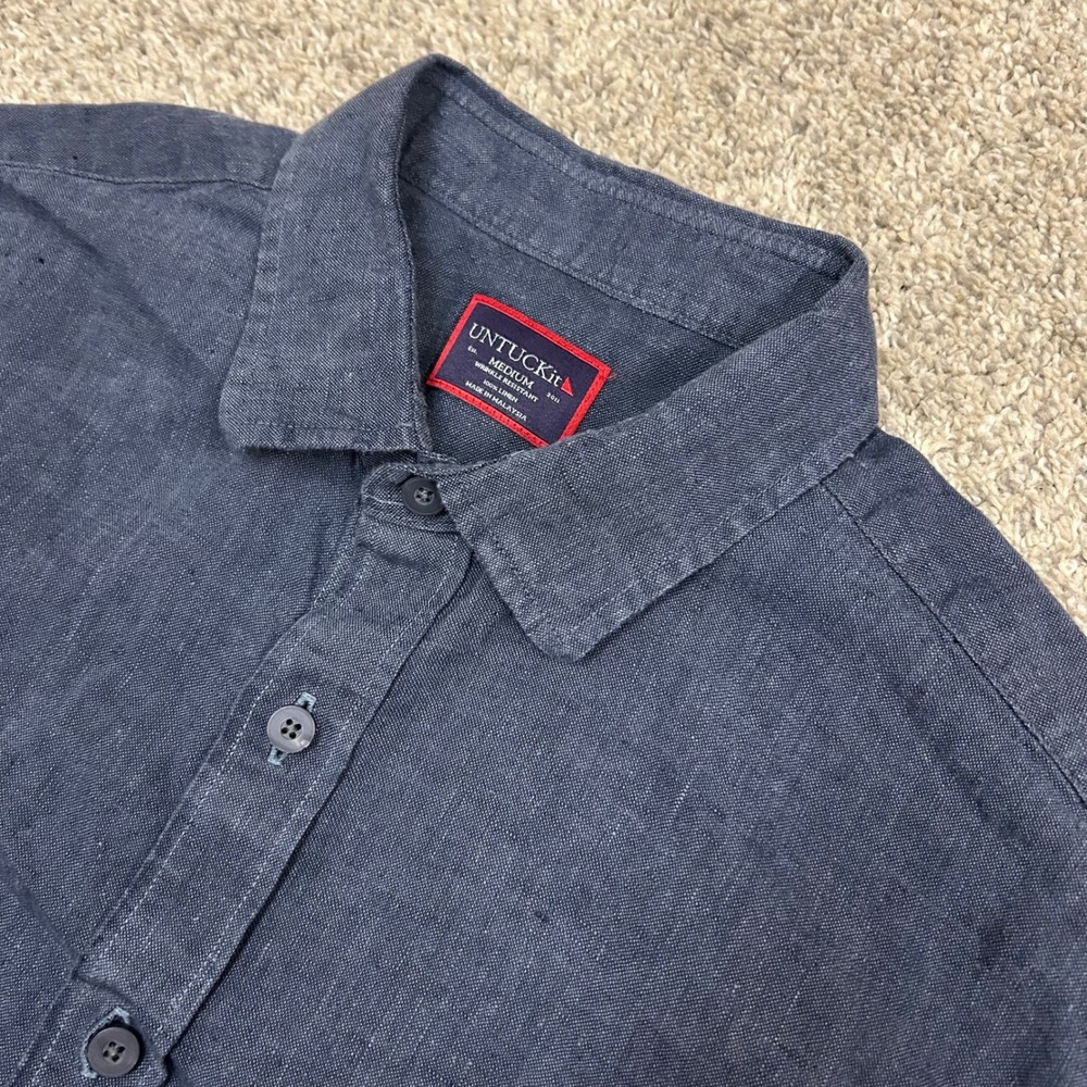 UNTUCKit Shirt Araujo WR Medium Navy Linen Short Sleeve Button Up STAINED